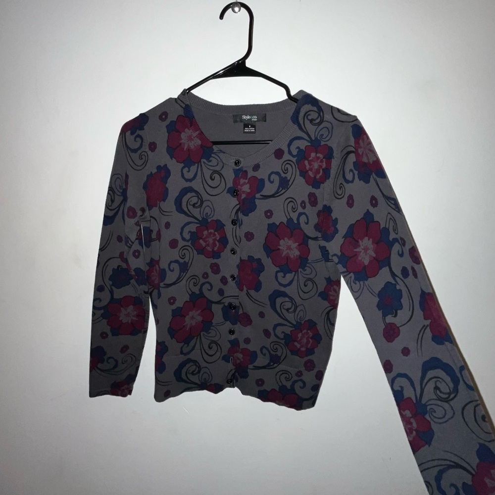 GRAY FLORAL BUTTON UP CARDIGAN SWEATER TOP WITH A TOUCH OF PINK & BLUE